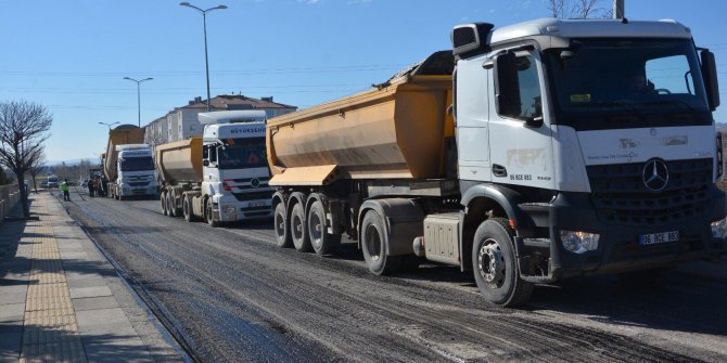 Kahramankazan'da köy yolları asfaltlanıyor