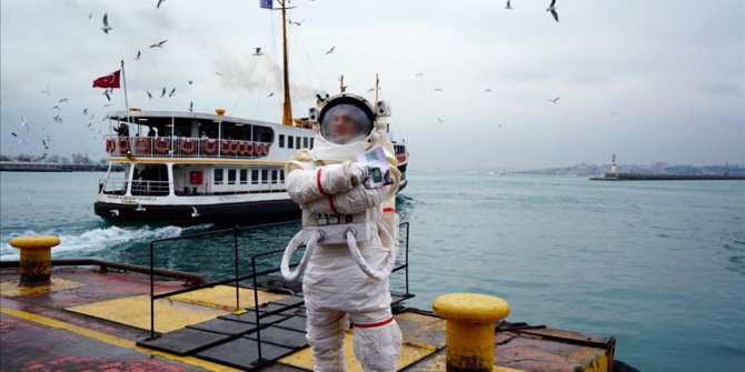 Sigaranın zararlarına 'astronot'la dikkat çekildi