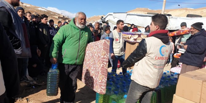 Cansuyu, Lübnan Bekaa Vadisi’nde yardım dağıtıyor