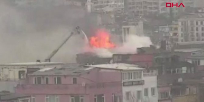 Yenikapı'da metruk binada yangın