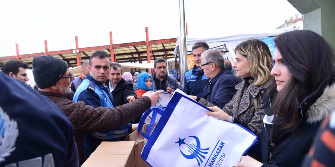 Pazara gelene bez torba belediyeden