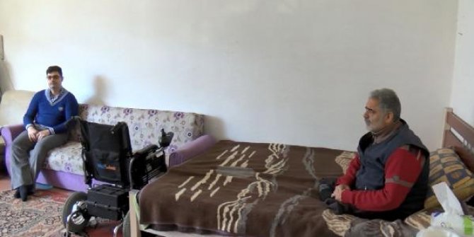 İki bacağı diz altından kesilen Suriyeli babanın dramı