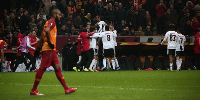 Galatasaray evinde yıkıldı!