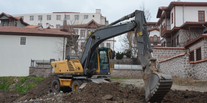 Hamamarkası’na yeni bir meydan yapılıyor