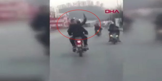 Ankara'da akılalmaz görüntü! Trafikte hareket halindeki motosikletten havaya...