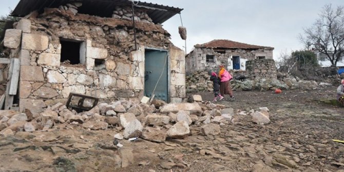Bakan Kurum: 12 köyde 85 konut hasar gördü