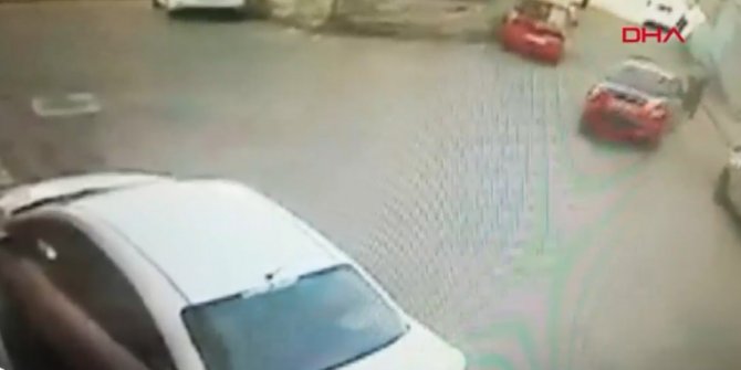 Üsküdar'da korkunç kaza: Otomobil ile duvar arasında sıkıştı