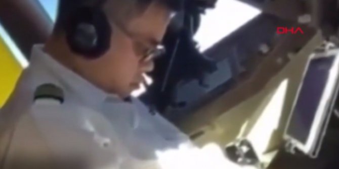 Pilot uçuş sırasında böyle uyudu