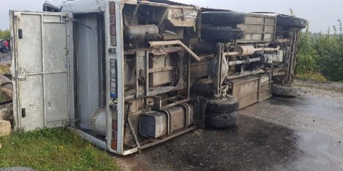 Mersin'de tarım işçilerini taşıyan midibüs devrildi; Ölü ve çok sayıda yaralı var