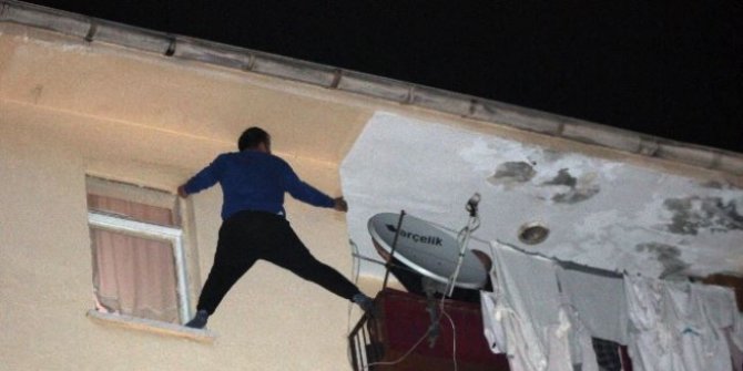Balkonda intihar girişimi son anda önlendi