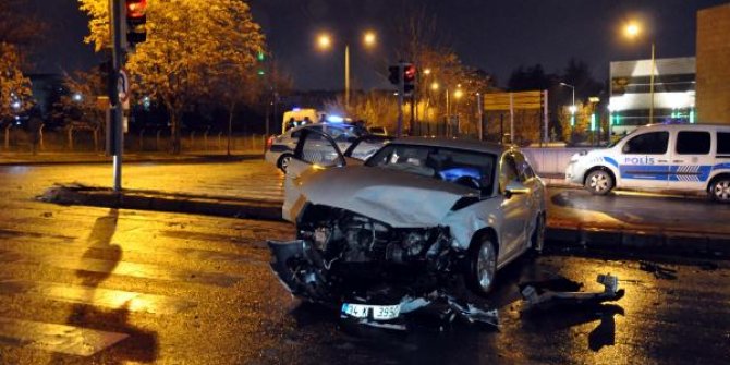 Ankara'da otomobiller çarpıştı: 2 yaralı