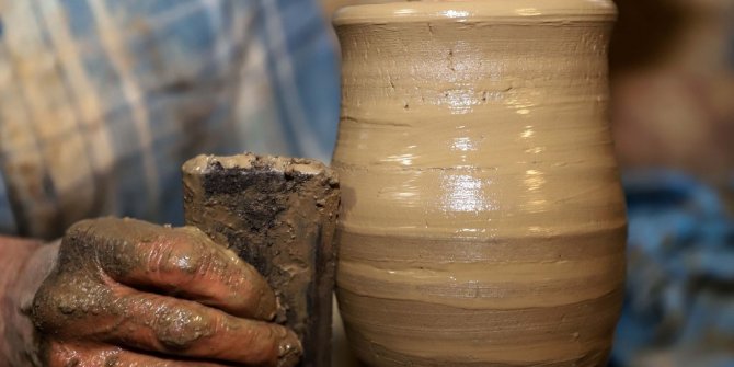 71 yıldır killi toprağa şekil veriyor