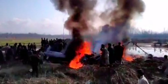 Hint savaş uçağı düştü, pilotlar öldü