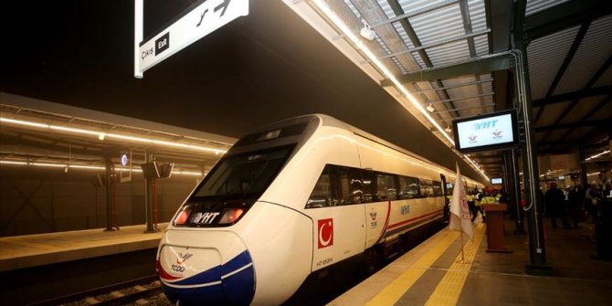 Bakan Turhan: Hızlı tren önümüzdeki hafta Halkalı'ya kadar hizmet verecek