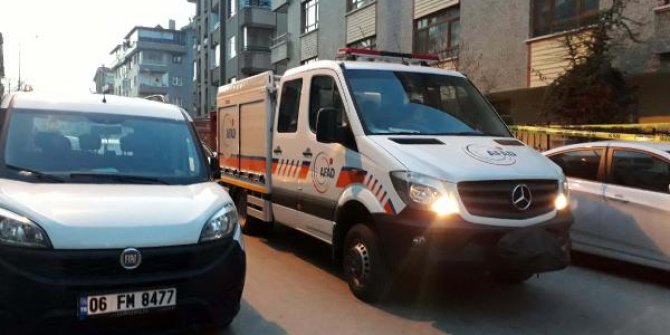 Ankara'da kolonlarında çatlaklar oluşan 3 katlı bina boşaltıldı