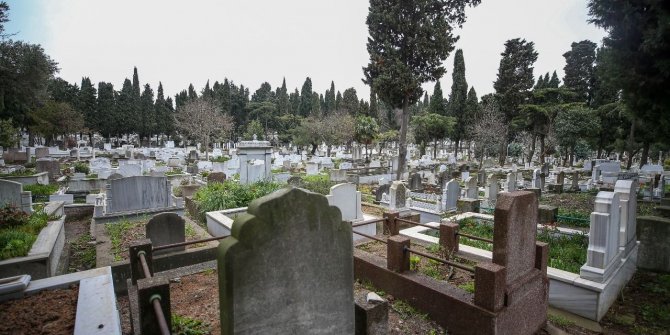 Kırşehir'de babasının mezarı başında annesini öldürdü