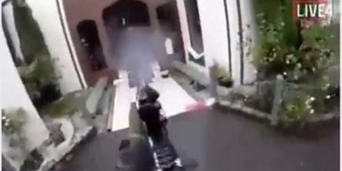 Yeni Zelanda'daki camiye saldırı anı! 30 kişi hayatını kaybetti
