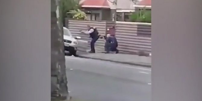 Cami saldırganının yakalanma anı kamerada!