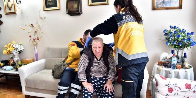 Evde sağlık hizmeti hastaların umudu oluyor