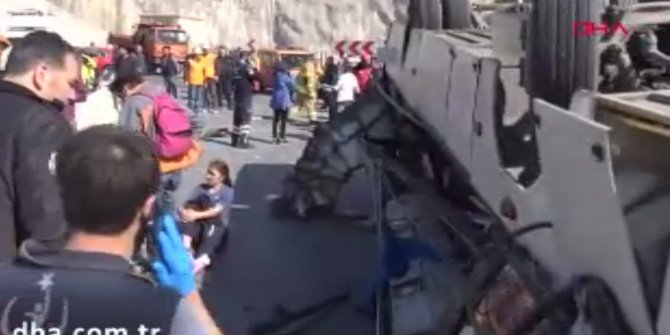 Down sendromlu çocukların taşındığı minibüs devrildi! Çok sayıda yaralı var