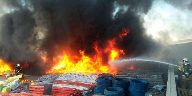 Korkutan yangın! Isı yalıtım malzemesi deposunda yangın