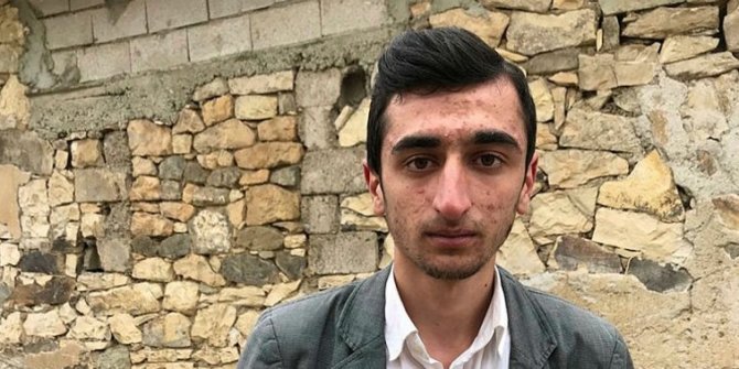 Broşür dağıtırken tepki gören genç, sosyal medyada gündem oldu