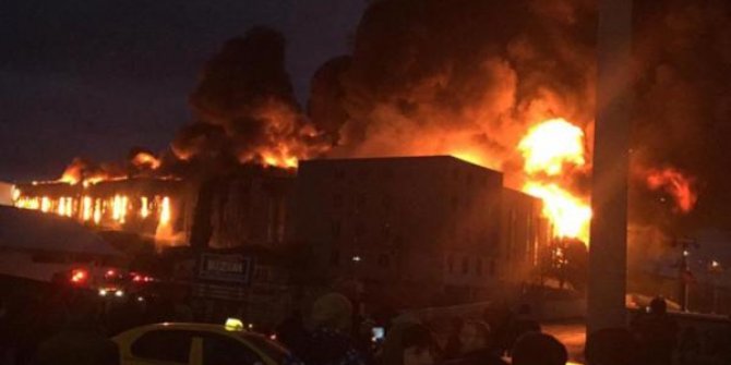 Gebze'de sünger fabrikası küle döndü