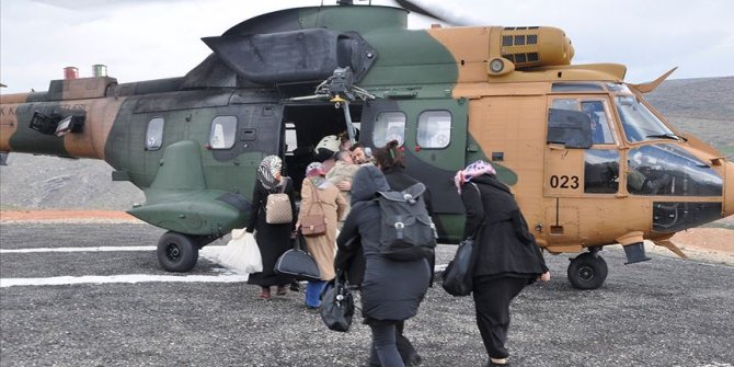 Oy pusulaları askeri helikopterle taşındı