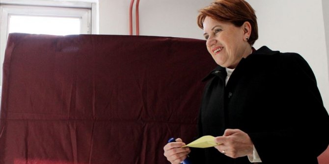 Meral Akşener oyunu kullandı