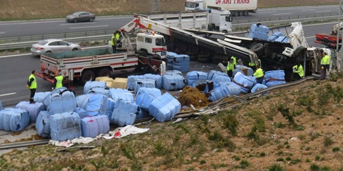 Kuzey Marmara Otoyolu'nda TIR devrildi