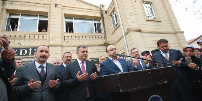 Demirbaş, mazbatasını aldı