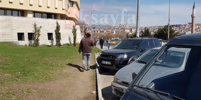 Altındağ Belediyesi’nin önünde yer alan yaya geçidi