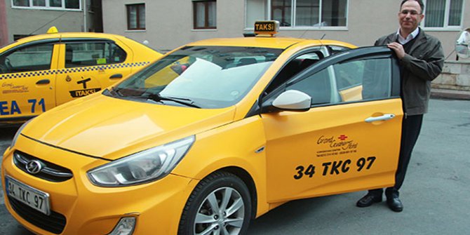 Taksiciden örnek davranış: Aracında unutulan 30 bin Euro'yu sahibine verdi