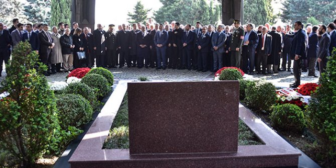8. Cumhurbaşkanı Turgut Özal mezarı başında anıldı