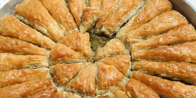 'Biberli baklava' fuarın ilgi odağı oldu