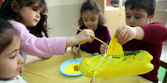 Minikler kendi oyuncaklarını yapıyor