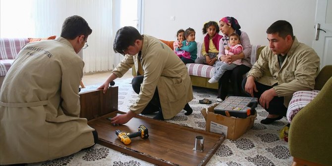 Mahallelinin tamir işleri öğrencilere emanet