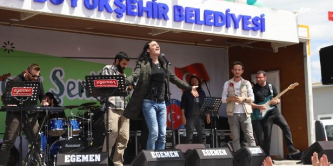 Şarkıcı Murat Kekilli'den sanatçılara çağrı: Allah rızası için yapın