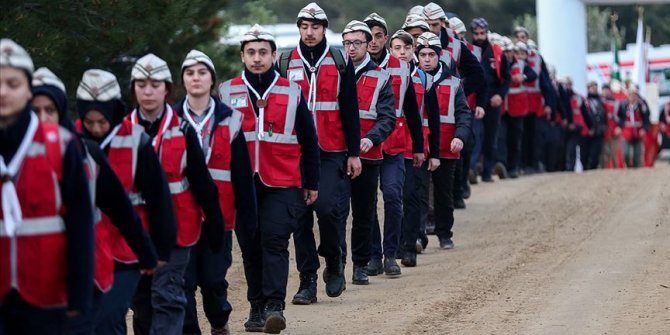 Gençler atalarının izinde Conkbayırı'na yürüyor