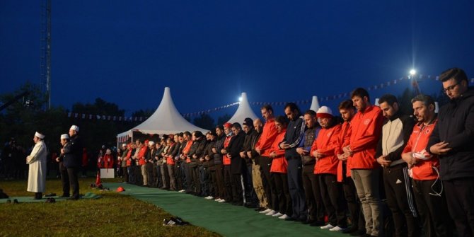 Yürüyüş sabah namazı ile başladı