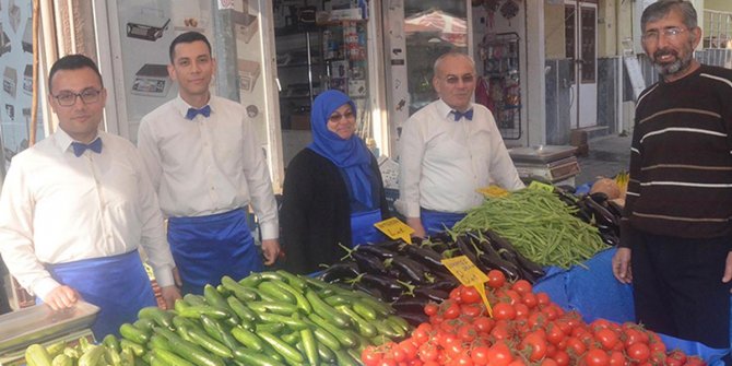 Papyonlu pazarcı dikkat çekti!