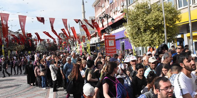 Edirne'de bedava ciğer kuyruğu!