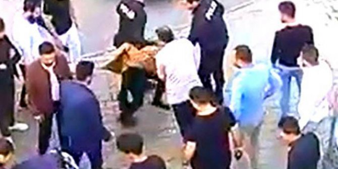 Çocuğa taciz şüphelisini dövüp, polise teslim ettiler