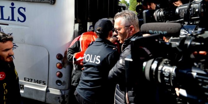 Taksim'de ilk müdahale: Gözaltına alındılar