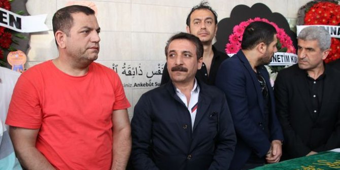 Latif Doğan: Onun albümlerini satarak evime harçlık götürdüm