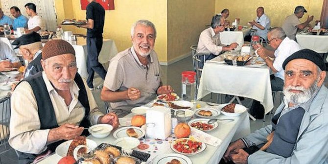 Huzurevinde kalmayaşı artıyor: 65 yaşına çkıyor