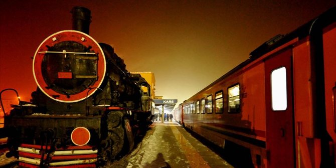 Bakan Turhan 'Turistik Doğu Ekspresi' için düğmeye bastı
