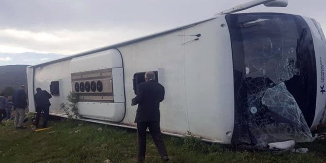 Tokat'ta yolcu otobüsü devrildi!