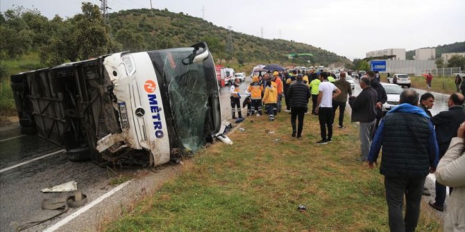 Muğla'da yolcu otobüsü devrildi: 2 ölü, 3'ü ağır 42 yaralı var