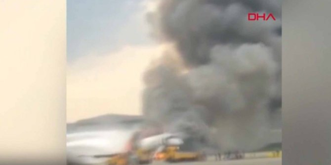 Yolcu uçağı, havadayken çıkan yangın sonrası acil iniş yaptı